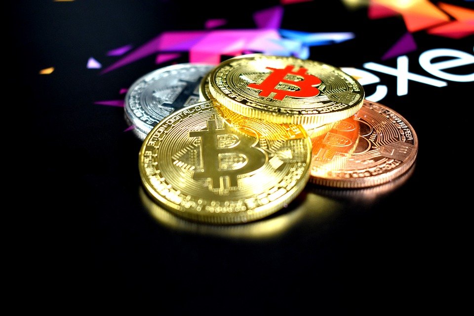 The Pros and Cons of Bitcoin: Is It a Secure Investment or a Risky Gamble?